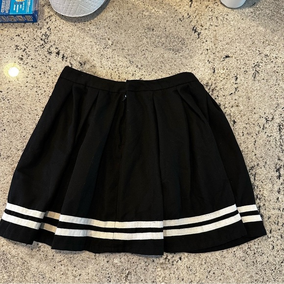 Hot‎ Topic Black and White Skater Mini Skirt - Picture 2 of 4